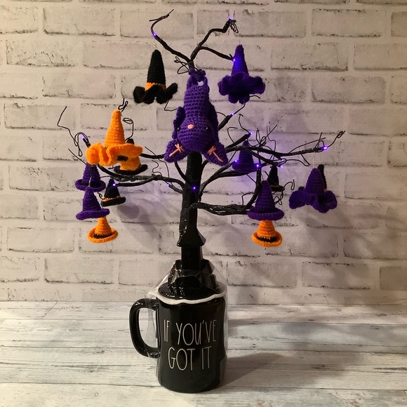 Rae Dunn If You’ve Got It Flaunt It Halloween Mug With Topper - Picture 1 of 3